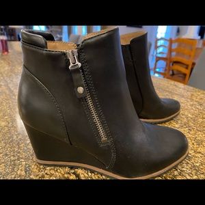 SOUL Naturalizer Boot Black size 7.5. Wedge heel.